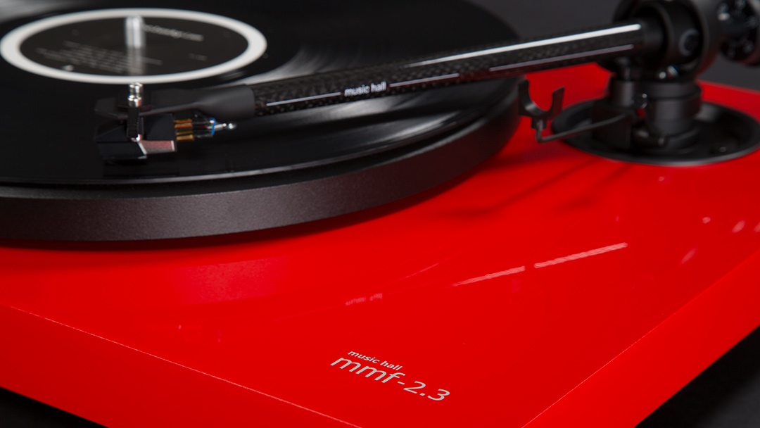 https://lamarque.fillion.ca/wp-content/uploads/2019/04/music-hall-mmf-2.3le-turntable-Ferrari-red-detail.jpg