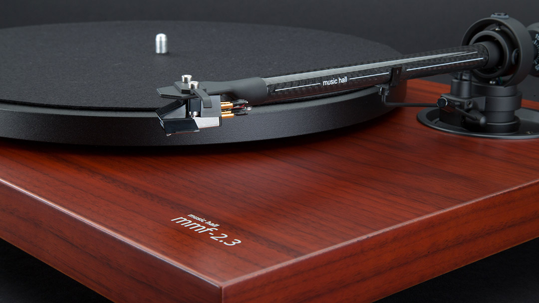 https://lamarque.fillion.ca/wp-content/uploads/2019/04/music-hall-mmf-2.3se-turntable-rosenut-detail.jpg