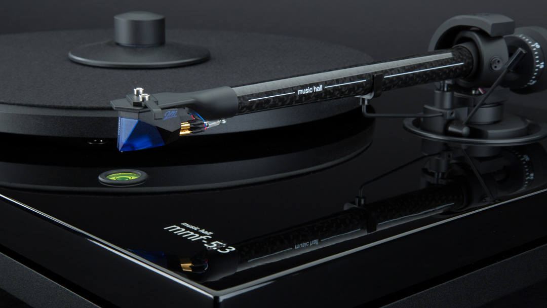 https://lamarque.fillion.ca/wp-content/uploads/2019/04/music-hall-mmf-5.3-turntable-piano-black-detail.jpg