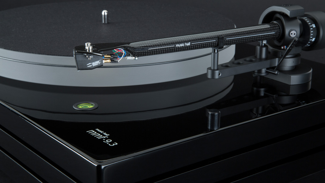 https://lamarque.fillion.ca/wp-content/uploads/2019/04/music-hall-mmf-9.3-turntable-detail.jpg